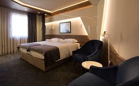 Boutique 25H By Eva Stay 018
